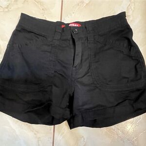 NWOT Union Bay black low-rise cargo shorts